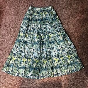 Blair green floral maxi skirt with elastic waistband. Size S